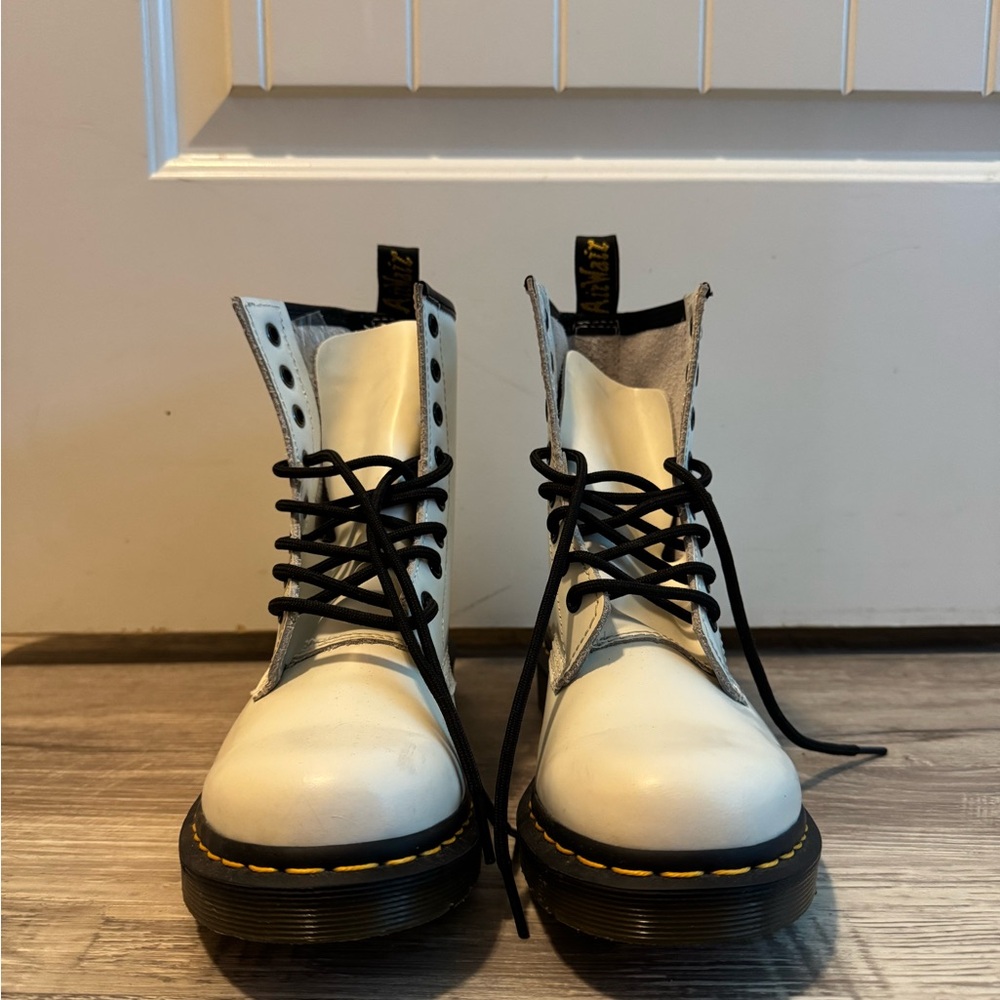 BRAND NEW White Dr.Martens Womens size 7!